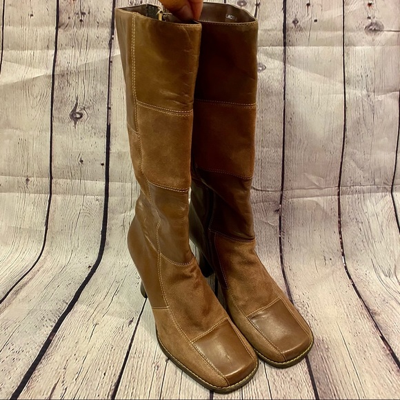 Two Lips Calandra Boots - Picture 3 of 10